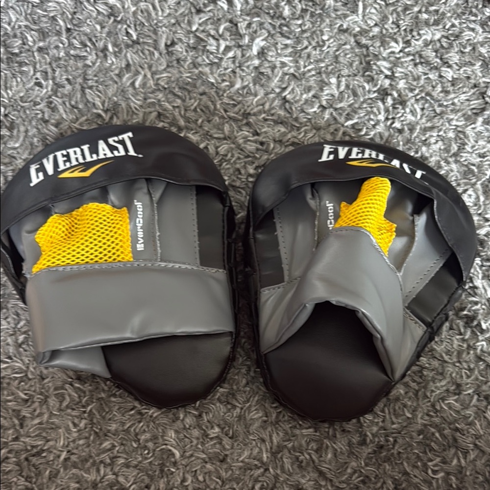 Everlast Black and Yellow Boxing training Mitts